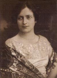 Mother Paula Rosenzweig, née Fuchsová, 1924