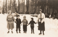 In Košice, 1932-- Věra Idan in the middle