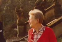 Josefa Bořek - Dohalská, matka pamětníka 1980 na zámku v Lysé nad Labem