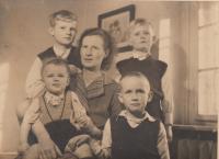 Josefa Bořek - Dohalska with her sons, Lysa nad Labem