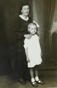 Angela Schlegelová s dcerou Erikou (později Bednarskou)