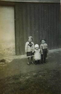 Elvira, Ginter and Walter Schlegel in Hraničky