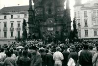 Nepovolená demonstrace za propuštění katolického aktivisty Augustina Navrátila z psychiatrické léčebny / Olomouc / 1988