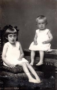 Sisters - Elisabeth and Margarete (1928)