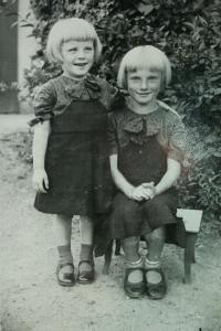 Siblings - Maria and Margarete