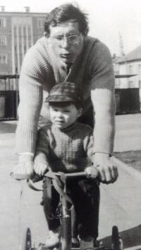 Se synem Viktorem, Aš 1967