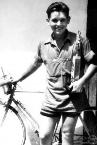 Early beginnings of Kamil Haťapka´s cycling carrier in 1948