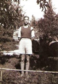 Juditin nastávající, později manžel Moni (Moshe) Königsberg jako osmnáctiletý mladík. 1940. 