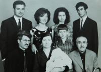 Rodina- dole rodiče a dědeček Andreas Tcapas v roce 1967
