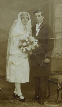 Wedding photo of the parents Anton and Elizabeth Ring in 1930