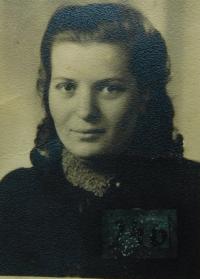 Dagmar Šimková (Srovnalová). Foceno v roce 1943 během nuceného nasazení v Německu. 