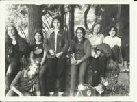 Barátokkal (középen), cc. 1972