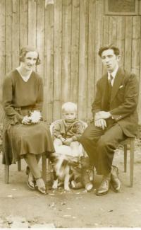 Malý Konstantin Karger s matkou Julií a otcem Konstantinem