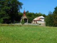 Kaple sv. Martina na samotě Na horách (Olšanská hora). V této osadě se nějakou dobu ukrýval bratranec Alois Karger. 