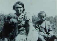 Milan Hlobílek and his mother in 1945