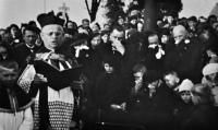Pohřeb vlastní matky Květoslavy Blahutové Jenufy Ulmannové / 1935
