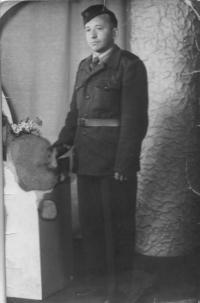 Manžel Václav v uniformě PTP 1952