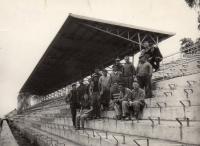 Stavba Zimního Stadionu Litvínov 1955 Manžel stojící nahoře 5. zprava