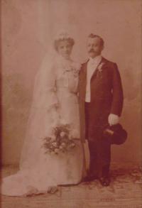 Historické fotky: Svatební fotka Marie Elischberger, dědečkova sestra, Merano (kde žila), Itálie (později zemřela na španělskou chřipku)