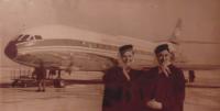 JAT: První jugoslávské civilní proudové letadlo Sud Aviation SE-210 Caravelle, které 8. března 1962 přistálo na tehdy nově otevřené (28. dubna 1962) bělehradské letiště Surčin - pamětnice (vlevo) a kamarádka Borjanka Kastratović (vpravo)