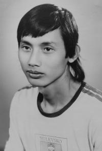 Vietnamský student na Středním odborném učilišti v Horních Heřmanicích Le Van Ty v roce 1987