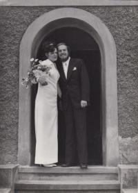 Svatební fotografie s manželkou Janou Novotnou, 1974