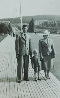 Grandparents with father in Zlín in 1939
