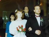 Svatba Dany a Petra Holubáře v roce 1990, kde svědčil Stanislav Devátý