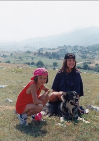 Nina and Sára Jaganjac in Hecegovina (1997)
