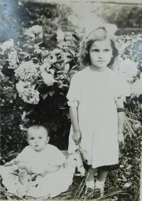 Sisters Anna and Marie Holátka in Volhynia