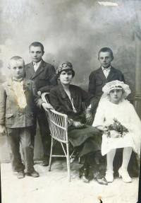 Mother Anna Šafářová (Holátková) at the bottom right at the first reception