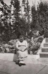 Teta Pepi Vavřínová, 1944, otcova teta, zahynula při pochodu smrti na Pohořelice
