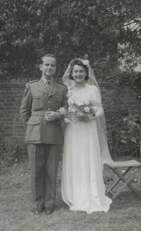 Miloš and Olička, their wedding Oxford 1942