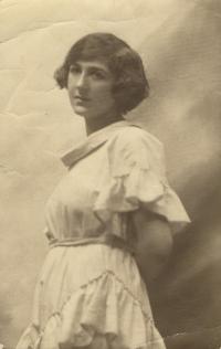Olga Horníčková - Pacovská, mother, 1920