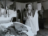 Eva Borková jako pěstounka v SOS dětské vesničce v Doubí, 1970