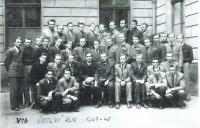 Střední průmyslová škola strojnická v Betlémské ulici v Praze 1947/1948, Josef Hora druhý zleva horní řada
