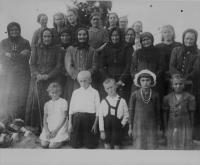 A group of rescued elderly, women and children who survived the assassination in Český Malín