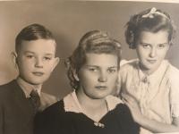 Kristina s matkou a bratom