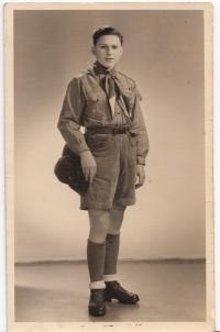 František Wretzl in his Legio angelica scout uniform, 1934