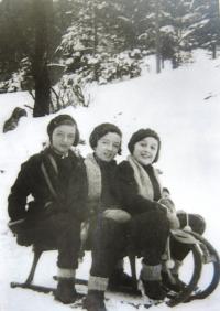 Hahn sisters in Krkonoše, 30ies