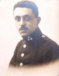Otec Matti Cohena (Mathiase Kohna)Kamil Kohn jako dělostřelecký důstojník v 1. světové válce. 