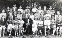 V horní řadě třetí zleva Matti Cohen (Mathias Kohn), student reálného gymnázia v Ústí nad Labem. 1937