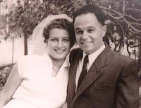 Svatební fotografie Matti Cohena a Ruth Brada. 1953.