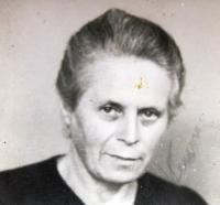 Lenka Neumannová, spoluvězenkyně Ruth Mittelmann (Charlotty Neumann) v Ravensbrücku. Poválečná fotografie.