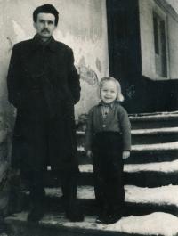 1954 - otec Jiří Jílek s Anežkou