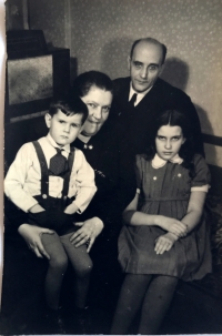Rodina Kotkova, Praha 1944