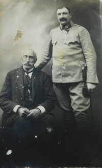 Otec Jan Höchsmann v rakousko uherské armádě s dědou pamětníka