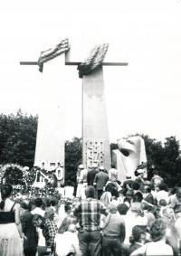 1981 Poznan - Exposing the memorial to the rebellion in 1956