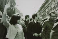Prvomájový průvod 1968 KANa (Zleva doprava: Jiřina Mlýnková (Rybáčková), Ludvík Rybáček, Rudolf Battěk)