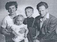 zleva Božena, Kateřina, Jiří a Tomáš, 1957